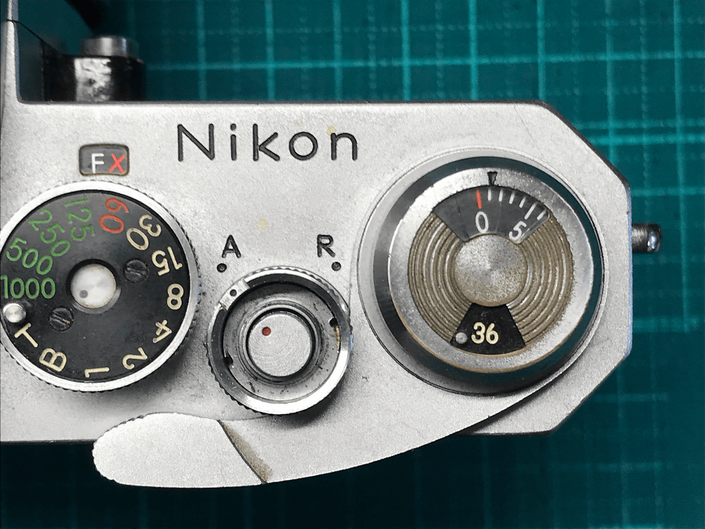 Nikon F シャッターボタン位置
